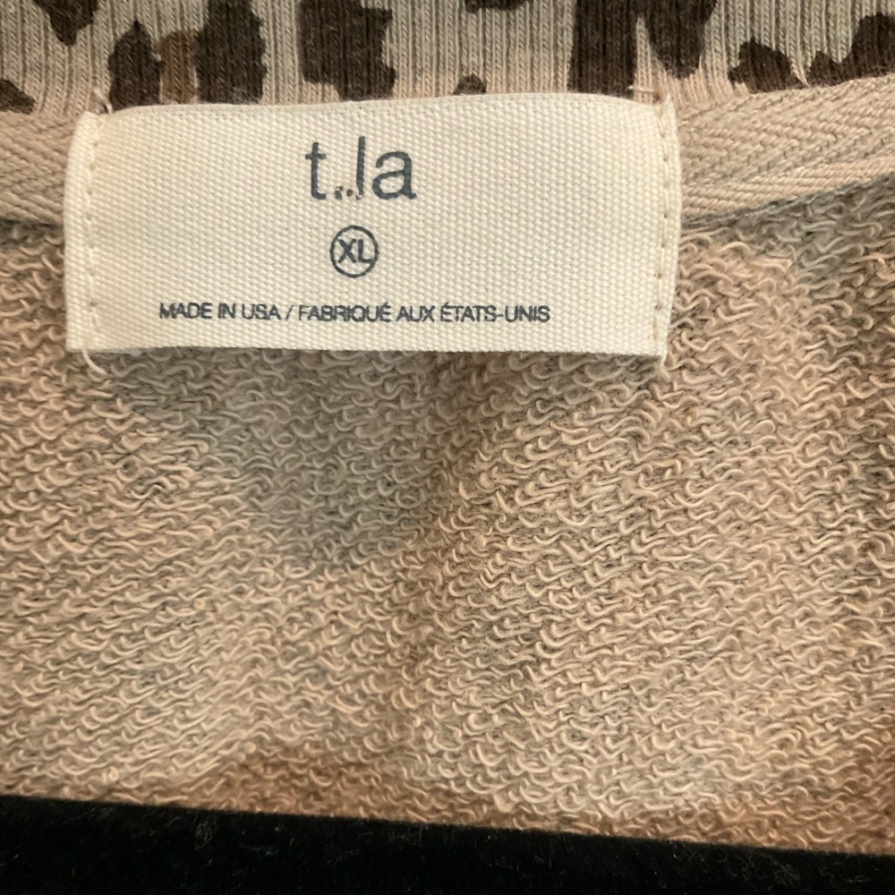 Anthropologie Leopard Print Puff Sleeve Top - Picture 4 of 7